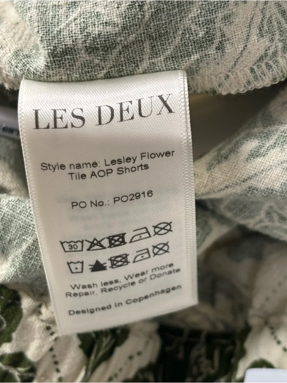 Les Deux 7” Lesley Flower Tile AOP Shorts Men’s Size XL New